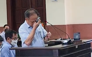 Video: Ông Tất Thành Cang khóc tại tòa, được đề nghị giảm từ 1 năm đến 1 năm 6 tháng tù