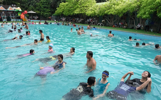 Video: Gần 1.000 học sinh được dạy bơi miễn phí trong dịp hè ở Ninh Thuận