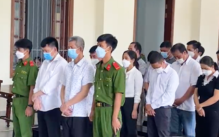 Video: Tuyên án cựu giám đốc VCB Tây Đô và 14 đồng phạm trong vụ gây thiệt hại hơn 278 tỉ