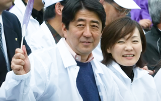 Video: Nỗi đau nén trong yên lặng của vợ cố thủ tướng Abe Shinzo