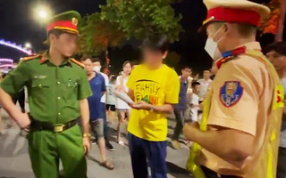 Video: Phạt 9,5 triệu, tước bằng lái 12 tháng với tài xế say xỉn chạy xe vào phố đi bộ