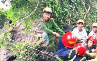 Video: Hiện trường người đàn ông tử vong khi leo núi đá lấy mật ong rừng