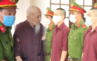 Video: Đang xét xử vụ 'tịnh thất Bồng Lai', bị cáo Lê Tùng Vân trả lời tòa 'vẫn độc thân, chờ lấy vợ'