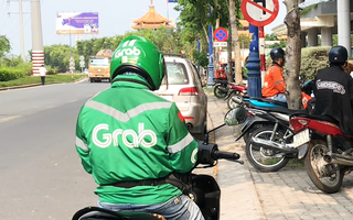 Video: Hành khách bức xúc, tài xế tâm tư khi Grab thu phụ phí 'nắng nóng'