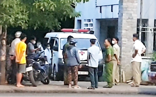 Video: Điều tra vụ một người đàn ông chết trong tư thế treo cổ trong căn biệt thự bỏ hoang