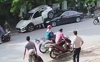 Video: Pha lùi xe 'thót tim nhất năm', cán qua xe máy ba người bị thương, ủi luôn lên nóc xe đậu phía sau
