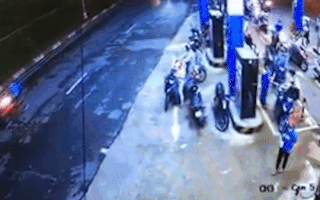 Video: Trích xuất camera tài xế ô tô nhậu say lao vào cây xăng ở Hà Nội, 8 người bị thương