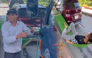 Video: Tài xế mắc võng, dùng tiền âm phủ để phản đối thu phí qua trạm BOT