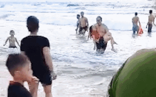 Video: Tham gia cứu nhóm du khách bị đuối nước, một người dân Phú Quốc chết vì kiệt sức