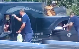 Video: Điều tra vụ tự ý thu tiền xe muốn đi vào cao tốc Vân Đồn - Móng Cái