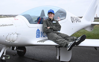 Video: Phi công 17 tuổi từng đến Đà Nẵng vừa lập kỷ lục 'người trẻ tuổi nhất bay vòng quanh thế giới'