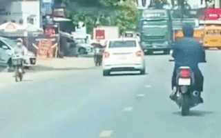 Video: Phạt 11 triệu đồng tài xế lạng lách, đánh võng trên quốc lộ 7 ở Nghệ An