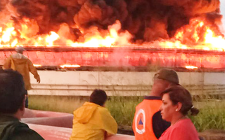 Video: Hiện trường vụ cháy kho dầu ở Cuba làm 77 người bị thương, 17 lính cứu hỏa mất tích