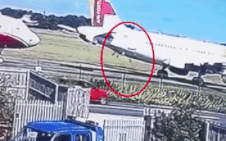 Video: Máy bay gặp sự cố lao xuyên hàng rào sân bay, rơi xuống mương ở Anh