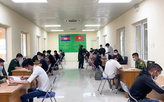 Video: Campuchia trao trả 26 lao động người Việt bất hợp pháp