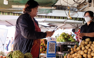 Video: Chợ đầu tiên ở Cần Thơ không cần tiền mặt khi mua bán