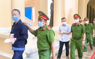Video: Xét xử bị cáo Tề Trí Dũng và 6 bị cáo trong vụ bán rẻ hơn 24.000m2 đất khu tái định cư An Phú Tây
