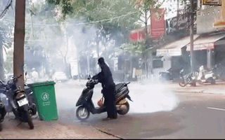 Video: Điều tra vụ quán bún đậu liên tục bị 'khủng bố', xả khói xe mù mịt để 'đuổi' khách
