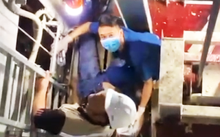 Video: Giải cứu nam công nhân rơi từ trên cao xuống hầm sâu hơn 5m