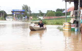 Video: Hơn 1.160 hộ dân ở Biên Hòa bị nước lũ tràn vào nhà, có nơi ngập hơn 1m