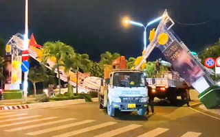 Video: Hiện trường vụ sập cổng chào mừng năm mới ở Nha Trang