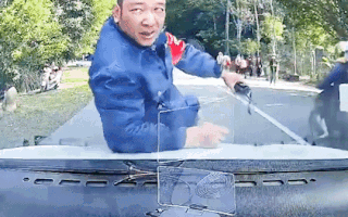 Video: Bảo vệ nhảy lên nắp ca pô xe của du khách ở Yên Tử bị tạm đình chỉ