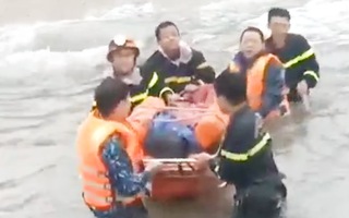 Video: Cứu hộ du khách ở TP.HCM bị rơi xuống vực tại Đà Nẵng