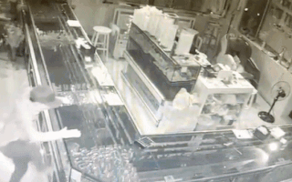 Video: Trích xuất camera tên trộm đột nhập tiệm vàng 'ẵm' hơn 100 lượng vàng