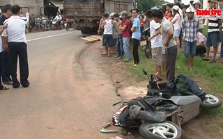 Xe tải đụng xe máy, một đại tá tử nạn