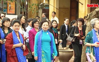 Phu nhân, phu quân lãnh đạo các nền kinh tế APEC tham quan phố cổ Hội An