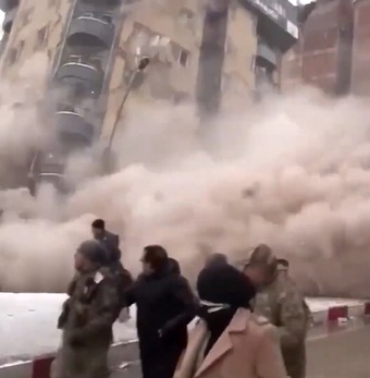 Video: Khoảnh khắc tòa nhà đổ sập do thảm họa động đất, hàng ngàn người chết ở Thổ Nhĩ Kỳ