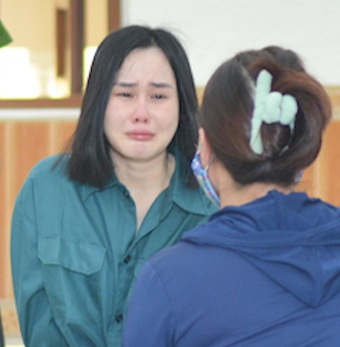 'Tina Dương' bật khóc khi lãnh án 11 năm tù