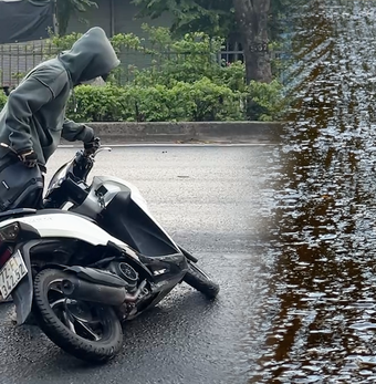 Nước mắm đổ ra đường bốc mùi nồng nặc, nhiều người đi xe máy té ngã