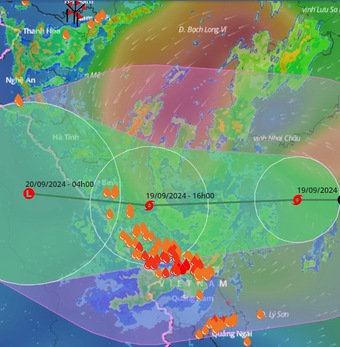 Bão số 4 mạnh cấp 8 đang hướng vào đất liền các tỉnh miền Trung