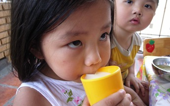 “Gập ghềnh” chương trình Sữa học đường: Người cần chưa có...