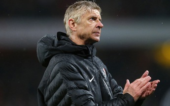 Ông Wenger có dè sẻn?