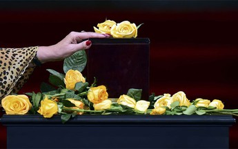 Vĩnh biệt người ngợi ca tình yêu