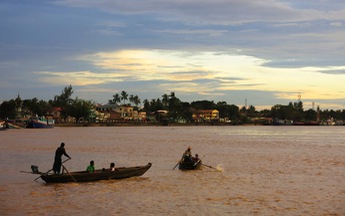 Pathein dậy sắc bên sông