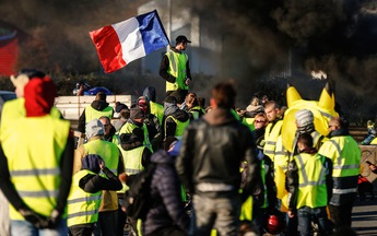 Macron đối mặt thực tế nghiệt ngã 