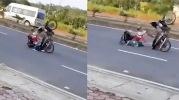 Hai quái xế trổ tài bốc đầu, quăng xe máy văng gần chục mét