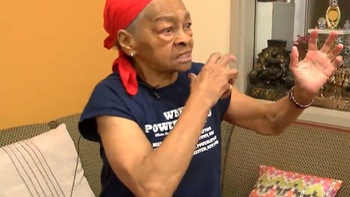 Đột nhập nhầm nhà cụ bà "võ sĩ" 82 tuổi, tên trộm bị nện bầm dập