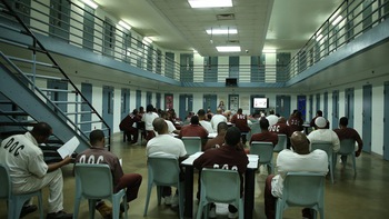 Nhà tù thu phí đọc sách điện tử tới 700 đồng một phút với phạm nhân