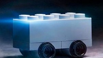 "Troll" Cybertruck của Tesla, Lego Úc tung ra mẫu xe chống vỡ chính hãng