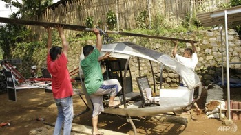 Ngán ngẩm cảnh kẹt xe, người đàn ông Indonesia tự chế tạo trực thăng