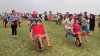 Giải đua xe rùa độc đáo ở vùng quê