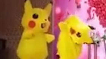 Pikachu bị xì hơi vẫn hoàn thành điệu nhảy vui nhộn trong lễ cưới