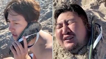 Ji Chang Wook lấy dép gọi điện thoại troll sau khi vùi bạn xuống cát