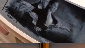 Chàng trai vẽ "chuyện tình Titanic" trên kính ôtô