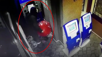 Tên trộm làm nổ cây ATM 'rỗng' để cướp tiền