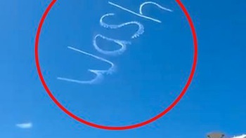Máy bay 'vẽ chữ' Wash Hands trên bầu trời nước Úc, nhắc người dân rửa tay phòng Covid-19